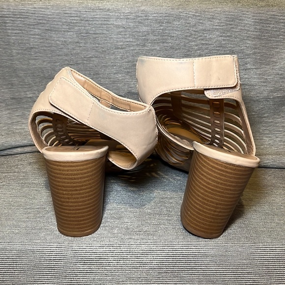 Nude sandals - Picture 3 of 4